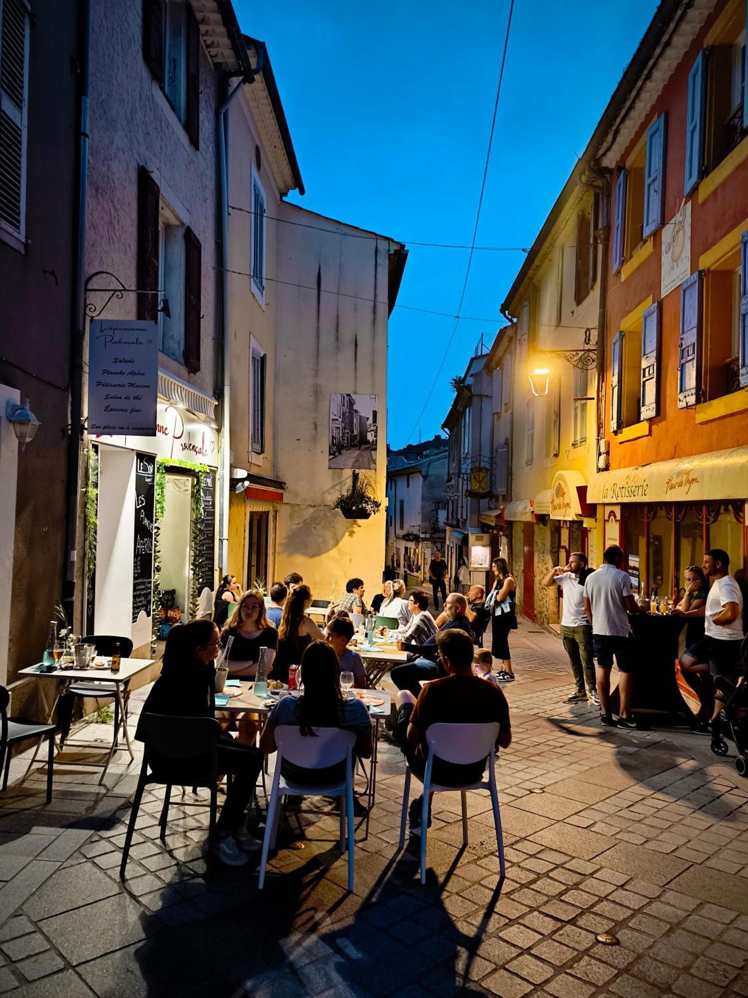 Le King & Suites Etoilees Gréoux-les-Bains Extérieur photo